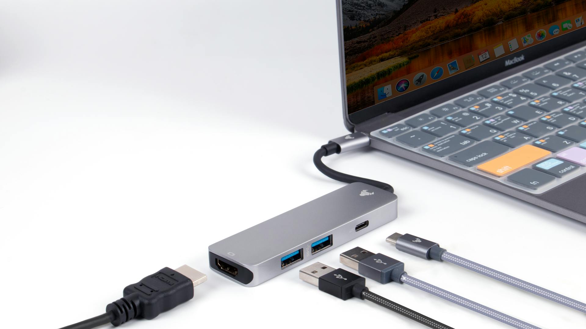 Best Thunderbolt 5 Docks for Mac 2026: Complete Buying Guide for CalDigit, OWC, Plugable, Razer & Satechi