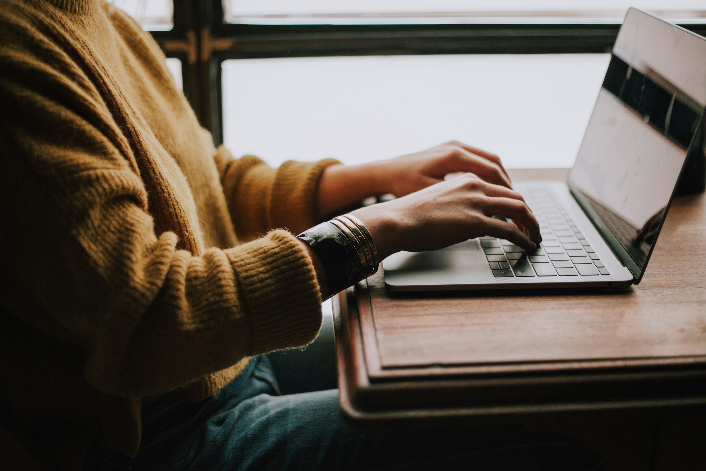 MacBook Air slim design profile