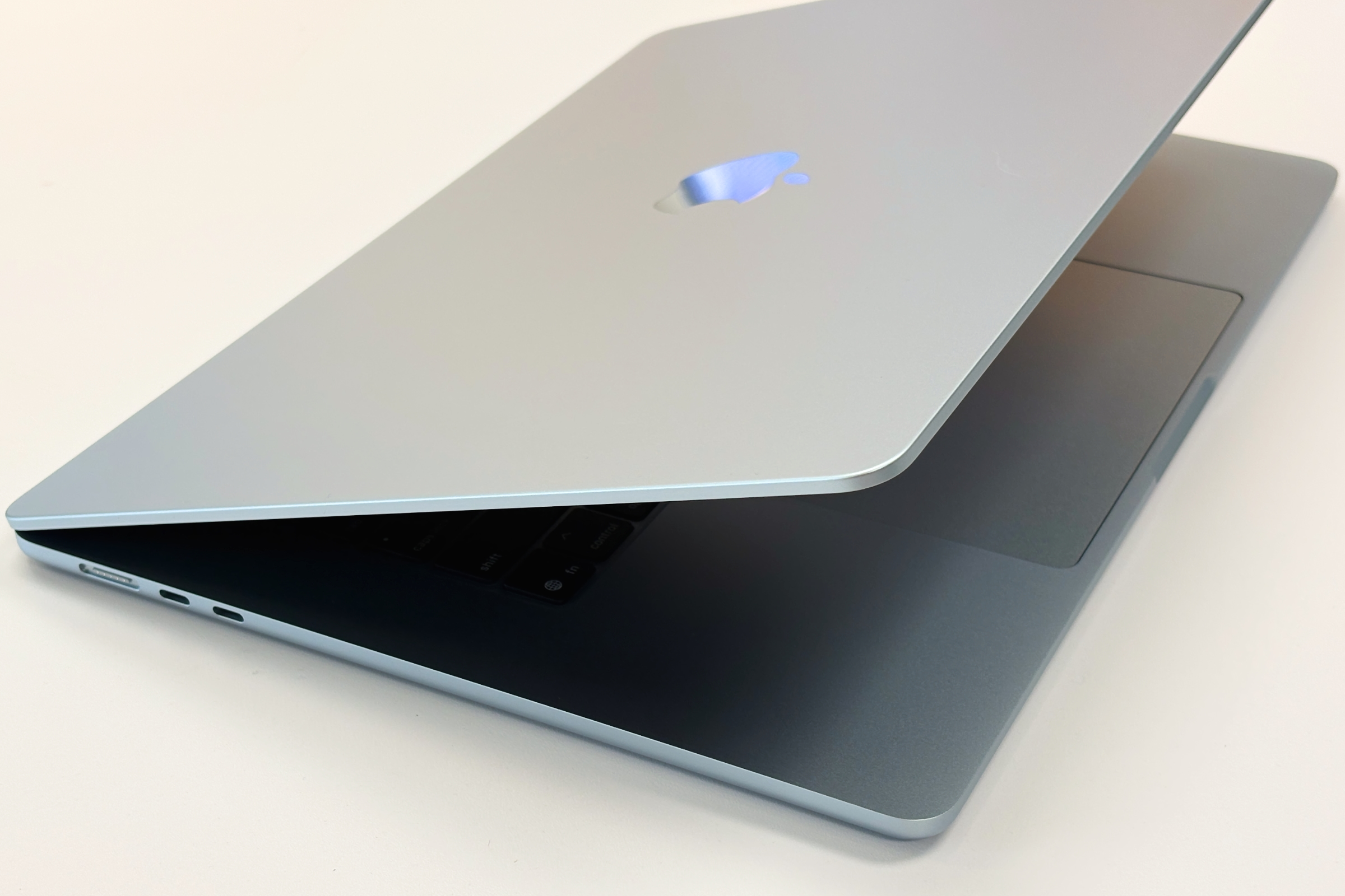 macOS Tahoe 26.4のMacバッテリー充電制限：MacBookの寿命を延ばす完全 