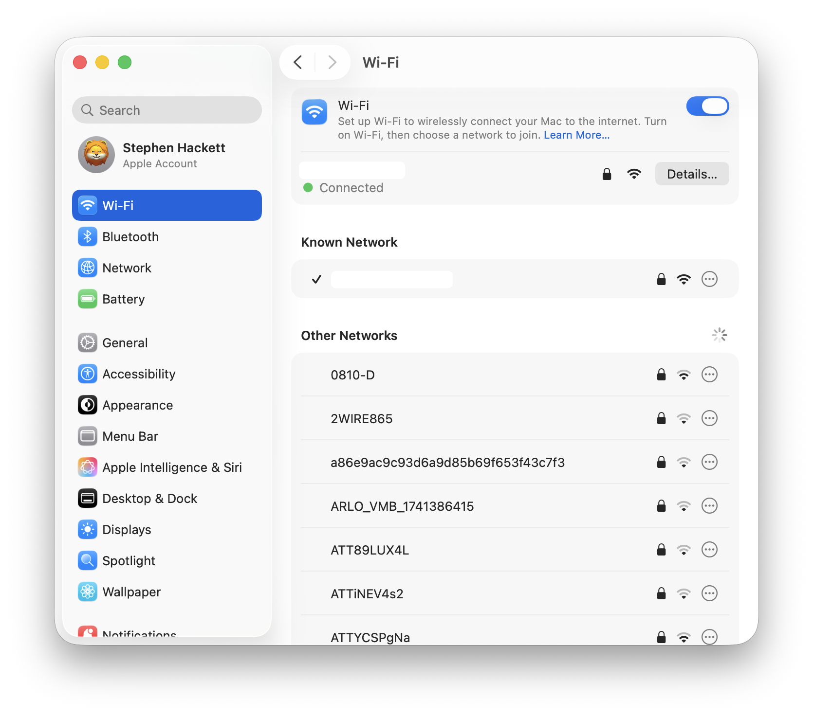 Настройки WiFi macOS Tahoe, показывающие конфигурацию сети и параметры управления питанием
