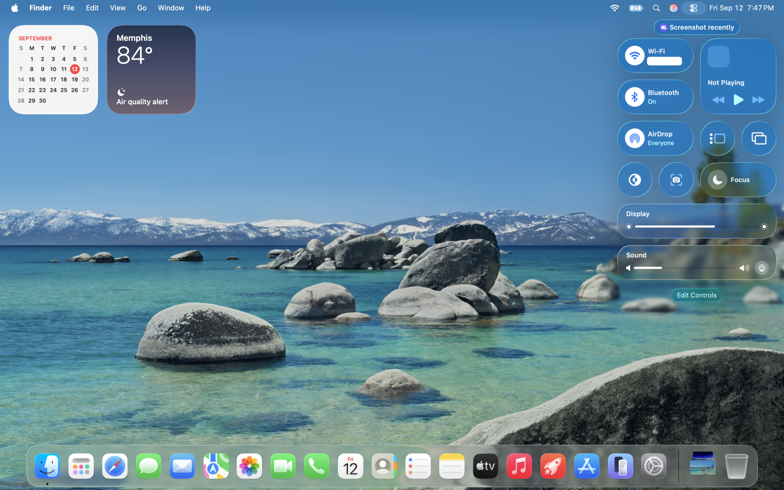 macOS Tahoe システムステータスを表示するコントロールセンター