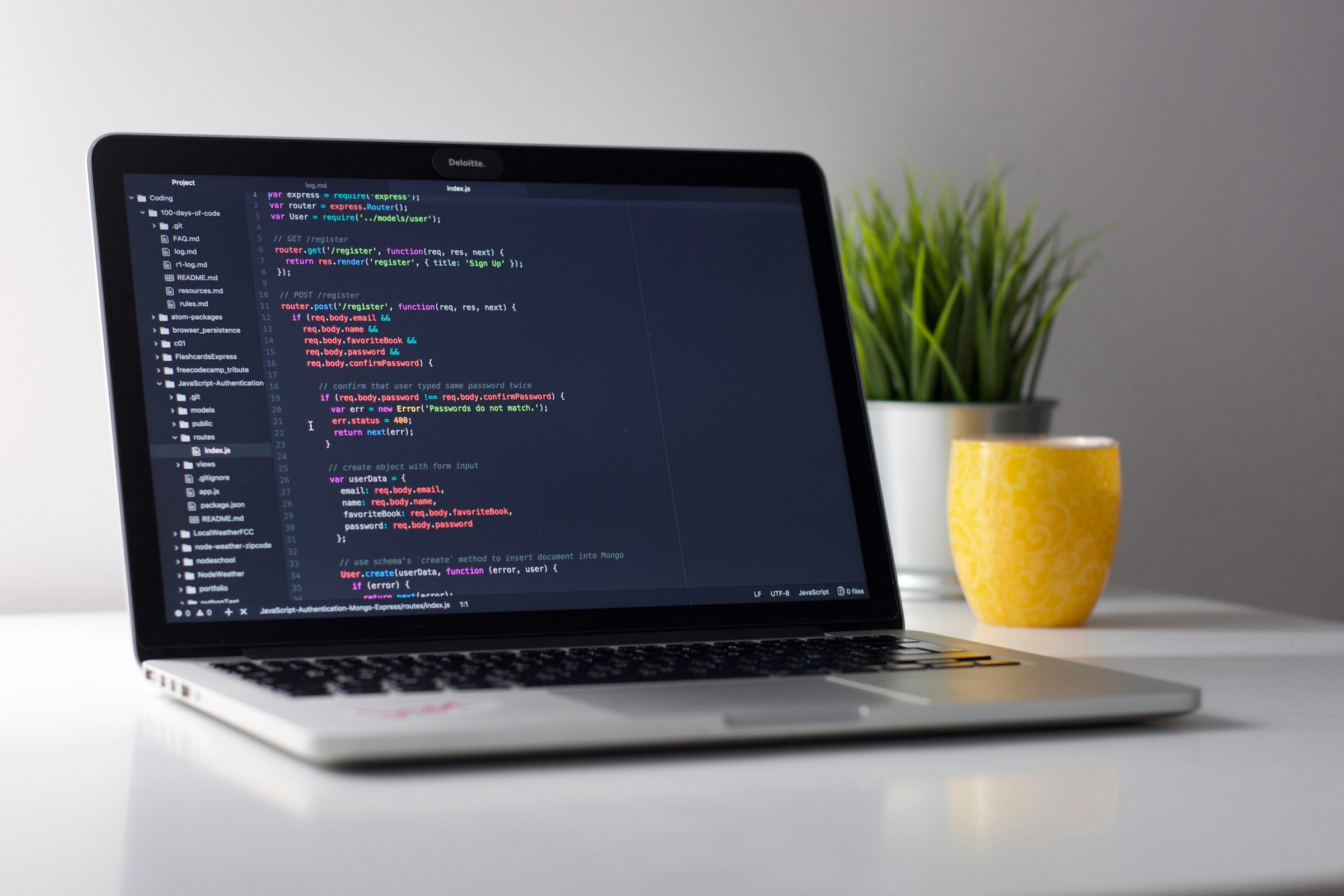 macOS desktop interface and system settings