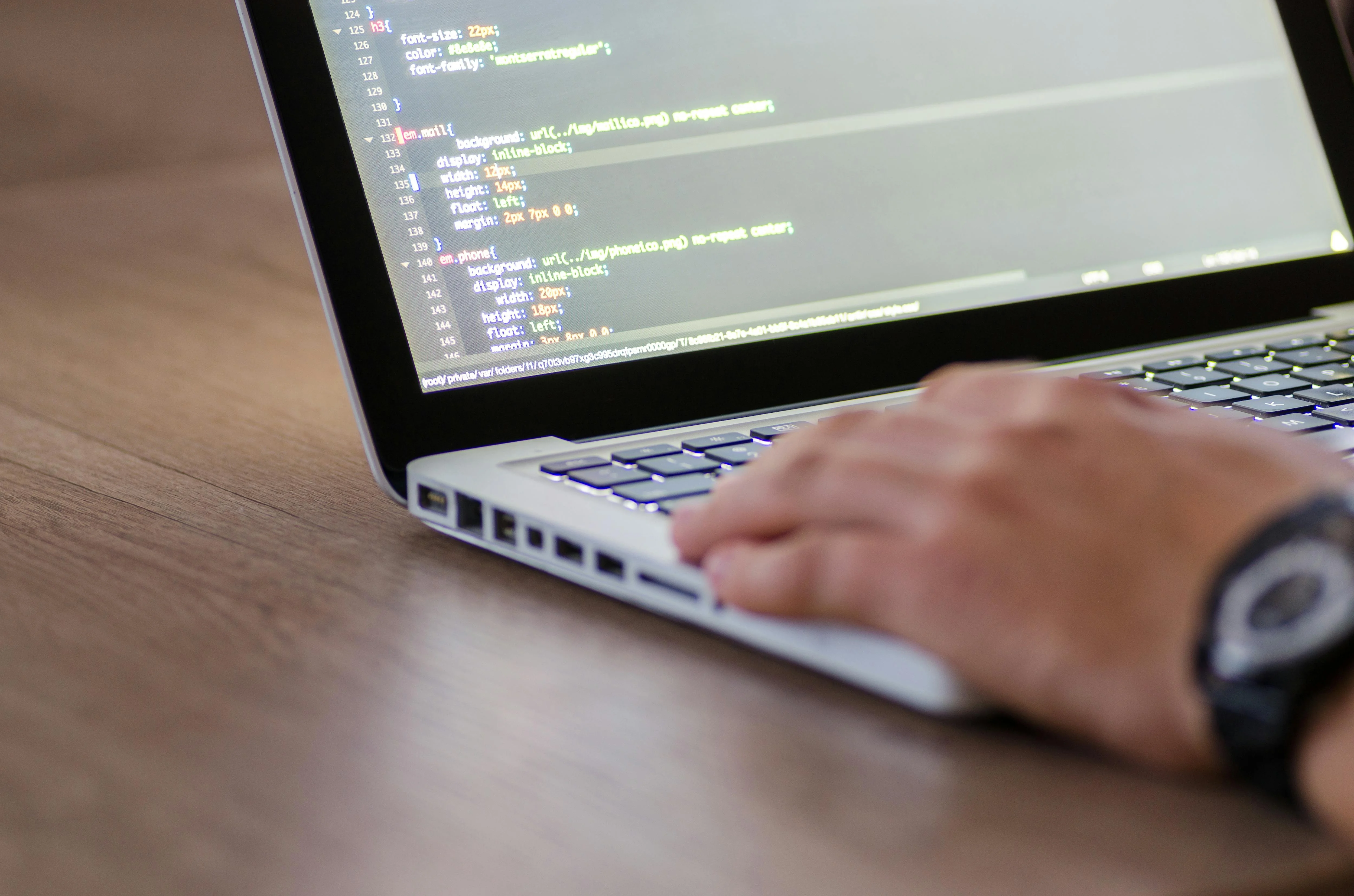 Guide des Problèmes et Solutions de Mise à Niveau macOS Tahoe 2025 : Réparer Launchpad, Compatibilité des Apps et Problèmes Courants