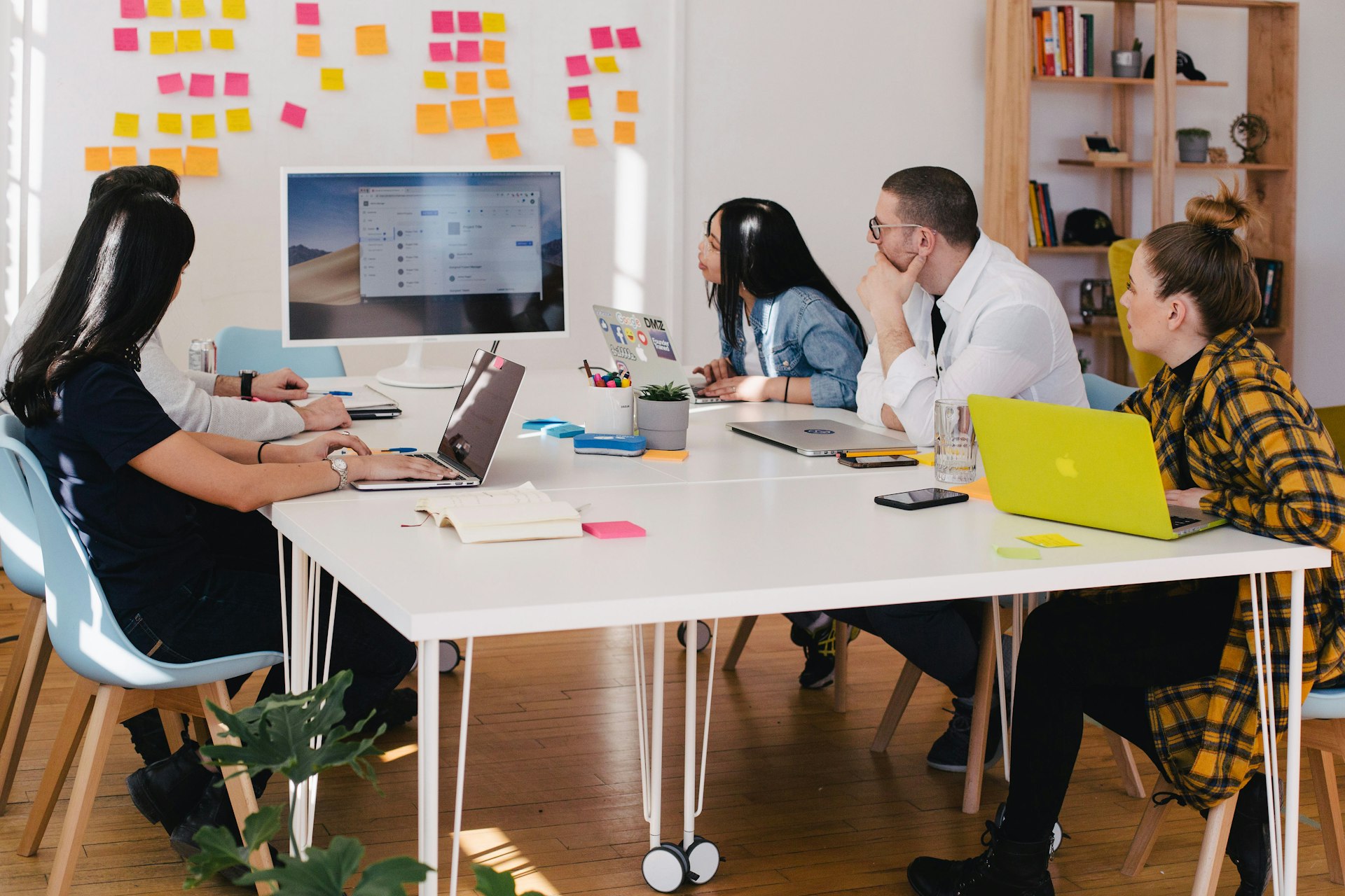 Enterprise IT Team Planning macOS Deployment